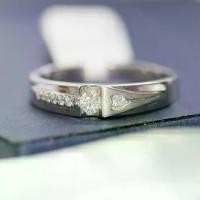 ราคา [DR782] WG แหวนชายเพชรเม็ดเดี่ยว ประดับบ่าข้าง ทอง 9K เพชรแท้รวม 0.16 กะรัต 7 เม็ด น้ำหนักทอง 2.56 g. ไซต์พร้อมส่ง #56 เครื่องประดับเพชรแท้ ทองแท้ (1731914787745989862)