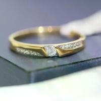 ราคา [DR776] แหวนชายเพชรเม็ดเดี่ยว ประดับบ่าข้าง ทอง 9K เพชรแท้รวม 0.13 กะรัต 15 เม็ด น้ำหนักทอง 2.05 g. ไซต์พร้อมส่ง #58.5 เครื่องประดับเพชรแท้ ทองแท้ (1731914711712367846)