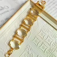 ราคา สร้อยข้อมือโซ่ สไตล์ฮ่องกงวินเทจ สไตล์วัง ทอง แก้วกลวง งานฝีมือหนัก สร้อยข้อมือตกแต่งสี่เหลี่ยม (1732255452927854721)