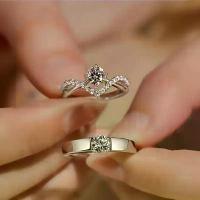 ราคา แหวนคู่ ดีไซน์มงกุฎ สำหรับผู้ชายและผู้หญิง ประดับเพชร Moissanite สี่กรงเล็บ sliding ring รูป devil ring แหวน เล็บ แหวน โอปอล แท้ (1732035829584922719)