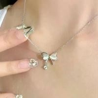 ราคา สร้อยคอพู่โบว์ สำหรับผู้หญิง โอปอล โบว์หวาน สไตล์อิน ดีไซน์พิเศษ สไตล์สาว โซ่กระดูกไหปลาร้า grumpy jewelry สร้อย หลุยส์ โหลจุ่ม เครื่องประดับ สร้อย ข้อมือ นํา โชค พระ ผง มหา เสน่ห์ plushtoy (173230391