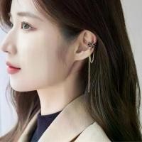 ราคา Earcuff ต่างหูหนีบ ต่างหูหนีบมีโซ่ ต่างหูยาวใส่ข้างเดียว ต่างหูสีดำ ต่างหูยาวใส่ออกงาน ต่างหูหนีบยาว ต่างหูระย้า (1729691227594328880)