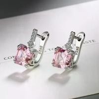 ราคา ต่างหูเพทายสี่เหลี่ยม สีเงิน สำหรับผู้หญิงและเด็กผู้หญิง ต่างหูคริสตัลอัญมณี ต่างหูห่วง แฟชั่นเกาหลีเรียบง่าย เข็มเงิน ต่างหูหัวเข็มขัด ต่างหูอินเทรนด์ เหมาะเป็นของขวัญ (1730209512158300772)