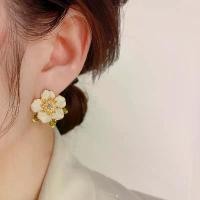 ราคา ต่างหูมุก แฟชั่น ลายดอกไม้สีขาวมุก เล็ก เข็มเงินแท้อ่อนโยน เหมาะสำหรับผู้หญิง ต่างหูเพชร สไตล์อิน (1732317390762182841)