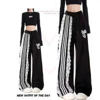 ราคา กางเกงวอร์มปักลาย สไตล์อเมริกันเรโทร สีดำ แต่งลูกไม้สามแถบ สำหรับผู้หญิง เหมาะสำหรับฤดูใบไม้ผลิและฤดูใบไม้ร่วง ดีไซน์เต้นแจ๊ส ทรงหลวม กางเกงลำลอง สร้อย สมายด์ สไตล์ สาวอวบ (1731384957035513478)