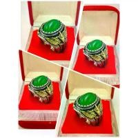 ราคา แหวนทอง 18k สองกษัตริย์ ด้านข้างพญาครุฑ พลอยหยกพม่าสีเขียว ช่วยเสริมราศีความร่ำรวย ความอุดมสมบูรณ์ เงินทองไหลมาเทมา รับประกันสินค้าดีมีคุณภาพ ใส่แล้วโชคดีร่ำรวยร่ำรวย ต่าง หู อลังการ (1731580391239157