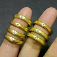 ราคา แหวนนพเก้า เรือนทองเหลือง ฝังพลอยสังเคราะห์ บล็อกบัสเตอร์ (1732068954515409596)