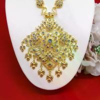 ราคา ส่งฟรี จี้เพชร เพชรซีกทรงเหลี่ยมฉลุดอกไม้ ระย้า ใบโพธิ้ เครื่องประดับไทย พูนทรัพย์ อัญมณีสวยหรู เสริมโชคลาภ มีใบรับประกัน (1729670924324146130)