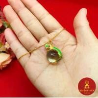 ราคา จี้พญานาคคาบแก้วลงยา ขนาด 1.5x2.5cm ลูกแก้วใส พญานาคสีเขียว ชุบทอง จี้ทอง ใส่ได้กับสร้อยทุกแบบ (1730517608611875515)