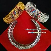 ราคา กำไลทอง (ราคา ต่อ 1 วง ) เครื่องประดับชุดไทย กำไลลาย ทำลายพิกุลทอง ลายนกยูงลงยา (1729616405843511852)