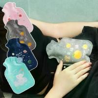 ราคา กระเป๋าน้ำร้อน วัสดุยาง ขนาดเล็ก ดีไซน์การ์ตูนน่ารัก แบบพกพา ใช้สำหรับแช่เย็นและอุ่น ถุงประคบน้ำแข็งและบีบอัด M5X7 (1731558973720921475)