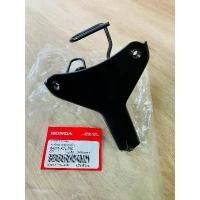 ราคา (แท้ศูนย์) เหล็กยึดตะกร้าหน้า ขายึดฝาครอบหน้า Wave 100S(05) เวฟ 100S(05) (รุ่นมียูบล็อค/ปี 2005-2008) 64221-KTL-750 พัก เท้า หลัง 125 (1731793480339326051)