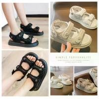 ราคา รองเท้าแตะฤดูร้อนสำหรับเด็กผู้หญิง, สไตล์คลาสสิก chanel, พื้นนุ่ม, รองเท้ากีฬาชายหาด, แฟชั่นเด็ก, รองเท้าแตะเวลโครเจ้าหญิง, มาใหม่ในปี 2024 (1730126414770637781)