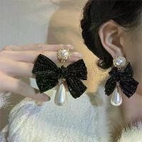 ราคา ต่างหูจี้มุกทรงโบว์ เพชรเต็ม ต่างหูแฟชั่นบุคลิกภาพ ต่างหูสไตล์ Ins chanel สำหรับผู้หญิง (1731315210785687741)