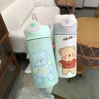 ราคา YiQibaoMai บล็อกบัสเตอร์ กระติกน้ำ กระบอกน้ำ กระติกน้ำเด็ก กระบอกน้ำเด็ก กระติกน้ำเก็บอุณหภูมิ เก็บความร้อน-เย็น (ุ4 ลาย) แก้ว เก็บ ความ เย็น หมีพูห์ แก้ว เก็บ ความ เย็น (1731903417296127159)