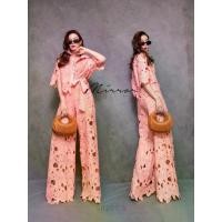 ราคา เซ็ทลูกไม้เสื้อคู่กางเกง สวย! ช่วงบนเป็นเสื้อเชิ้ตลูกไม้แขนสั้นแพทเทรินทรงหลวมใส่ง่าย ช่วงล่างเป็นกางเกงทรงกระบอก ด้านหลังสม็อคมีสายผูกโบว์ที่เอว มีซับใน ใส่คู่กันcomplete look..!! (173181352496290340