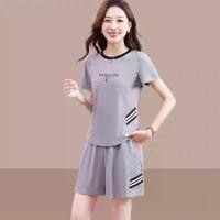 ราคา ชุดออกกำลังกาย ชุดเสื้อยืดและกางเกงขาสั้น ใหม่สำหรับปี 2025 ชุดสูทสองชิ้นฤดูร้อนของผู้หญิง แขนสั้น แฟชั่น (1731971862139339996)