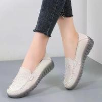 ราคา รองเท้าแม่หนังแท้ นุ่มสุดๆ ปักลาย New fashionable leather beanie shoes soft surface, soft sole, non-slip, comfortable and unsharpened feet (1729722589579348728)