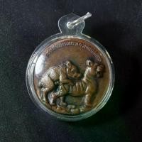 ราคา 【​โปรโมชั่นสุดร้อน!】 พระเครื่อง จี้พระ เหรียญ หวานหมู หลวงปู่ครูบาคำเป็ง จ.กำแพงเพชร เลี่ยมกรอบพลาสติก กันน้ำ 100% จี้เครื่องราง (1731788220577056021)