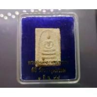 ราคา พระแท้ % พระสมเด็จบางขุนพรหม ย้อนยุค พิมพ์เกศทะลุซุ้ม (แช่น้ำมนต์) วัดบางขุนพรหม ปี 2547 พร้อมตลับเดิม #พระผง #พระบูชา COD (1732025303055435410)