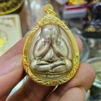 ราคา พระปิดตา 7 รอบ วัดบวรนิเวศวิหาร เนื้อนวโลหะ เลี่ยมทองไมครอนเกรด A กันน้ำ ของสะสม (1731930433482163643)