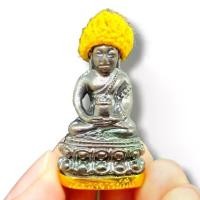 ราคา พระกริ่งหลวงปู่มั่น วัดป่าสุทธาวาส ฐานหุ้มกะไหล่ทองพร้อมหมวกไหมพรมถักอย่างดี ของสะสม (1731951974868747924)