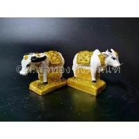 ราคา พร้อมส่งจากไทย (ต่อคู่) วัว ควาย สีทอง ศาลพระภูมิ เนื้อเรซิ่น ตั้งศาล ศาลพระภูมิ วัวควาย สูง 3 นิ้ว (1731429057465911167)