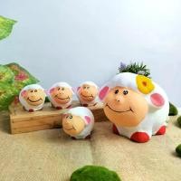 ราคา ตุ๊กตา ตุ๊กตาแกะ แต่งสวน เซรามิค ครอบครัวแกะขาว ขนาด 11*18*15ซม. 1ชุด ได้ 5 ตัว แต่งบ้าน ทนแดดทนฝน (1729588660771129358)