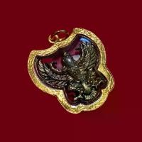 ราคา COD พญาครุฑ จี้พญาครุฑมหาลาภ หลวงพ่อเส็ง เลี่ยมกรอบทองคำแท้ 3M ฟรี ผ้ายันต์ , คาถาบูชา เครื่องรางแห่งผู้นำ พกติดตัวไว้ แล้วคลาดปลอดภัย (1731213845784201177)