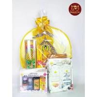 ราคา ชุดสังฆทานชุดตาลปัตร ยาสามัญประจำบ้าน ธูป เทียน อังสะ น้ำยาสระผมอาบน้ำ น้ำยาซักผ้า (1731944903754614067)