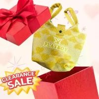 ราคา (สินค้า จัดโปร เคลียร์สตอคCLSALE) Playboy รุ่น Cordy Bag กระเป๋าผ้าผู้หญิงรหัส ST-BS244PB125-YE ดีไซน์กระเป๋าผ้าไหมพรม ทรงTote Bagทอลายหัวใจ สีSunflower หูกระเป๋าเป็นแบบด้านข้าง (1732136777744222822)