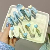 ราคา กิ๊บติดผมรูปหัวใจสีฟ้าครีม แบบคลื่นลูกไม้ สำหรับมวยผมและปักผม สไตล์หวานน่ารัก กิ๊ฟช็อป online store กิ๊บ หนีบ ผม สวยๆ ท ี ่ ม ั ด ผ มโบว์ติดผมไปโรงเรียน (1731875017744811776)