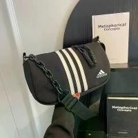 ราคา กระเป๋าสะพายข้างผู้หญิง ผ้าไนลอน กระเป๋าสะพายไหล่Adidas สีพื้น สไตล์เกาหลี ญี่ปุ่น (1731994064769550061)
