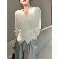 ราคา เสื้อเชิ้ตผ้าซาตินสีขาว สไตล์ฝรั่งเศส สำหรับผู้หญิง เรียบหรู หรูหรา เหมาะสำหรับฤดูใบไม้ผลิและฤดูใบไม้ร่วง มาใหม่ 2023 เสื้อแขนยาว จับเอว เรียบหรู อ่อนเยาว์ เสื้อ baby tee เสื้อ (1732045611316250206)