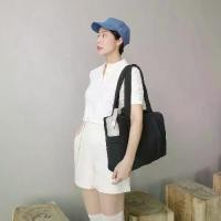 ราคา Big dog fluffy bag กระเป๋าสะพาย ไนล่อน ใบใหญ่ สีดำ Black จาก WHITEOAKFACTORY (1732190805746420624)