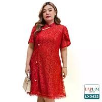 ราคา (LX0422)ชุดเดรสสาวอวบเดรสกี่เพ้า คอจีน ทรงสวยเข้ารูป ผลิตจากผ้าลูกไม้เนื้อนิ่มสีแดง ดิ้นทองสวยหรู เนื้อผ้ายืดหยุ่นนิ่ม ไม่แข็งกระด้าง สวมใส่สบาย ไม่ระคายเคืองผิว กระดุมหน้าตกแต่ง (1729900320354372288)