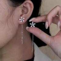 ราคา ต่างหู Rhinestone รูปดอกไม้ อเนกประสงค์ ต่างหูพู่ สำหรับผู้หญิง ดอกไม้คริสตัลหวาน ต่างหูยาวสำหรับเด็กผู้หญิง ต่างหูและที่อุดหู จิว ดาม หู ผู้ หญิง tassel earrings ต่างหูดอกไม้ (1731805777616341409)