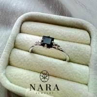 ราคา (Nara Jewelry) Ring 23 แหวนพลอย นิล ทรงเหลี่ยม (แหวนพลอยแท้ เงินแท้ มีใบรับประกัน) (1731375317041646137)