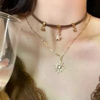 ราคา สร้อยคอหนังสีน้ำตาลดอกทานตะวันแฝดสองชั้น, สาวหวานเย็นและร้อน, การออกแบบพิเศษ, สร้อยคอกระดูกไหปลาร้าหญิง, สไตล์เค้นคอ ทองเหลือง ชุบ ทอง ชุบ สร้อยคอ ลาย ดิสโก้ 2 สลึง สร้อย (1731636644244196296)