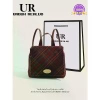 ราคา กระเป๋าผู้หญิง UR ดีไซน์เฉพาะดั้งเดิมใหม่ กระเป๋าเป้ตาหมากรุกสีแดงและสีเขียวไม่ซ้ำใคร เนื้อคุณภาพสูง กระเป๋าถือ กระติก น้ําแข็ง 10 ลิตร kanken กระเป๋า outdoor ပ ိ တ ် စ (1731706942399874391)