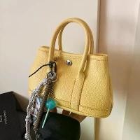 ราคา กระเป๋าสะพายข้าง กระเป๋าถือ ทรงถัง สำหรับผู้หญิง suede bag กระเป๋า หนังแท้ ทรง ถัง กระเป๋า dub ก ร ะ เ ป ๋ า จ ั ก ส า น กระเป๋า miu miu ของ แท้ loewe x cloud pink (1731371529930966061)