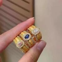 ราคา แหวนสไตล์ชูโบ สำหรับผู้หญิง แหวนชุบทองทรายและตัดดอกไม้น้ำแข็ง แหวนชุบทอง 18K แหวนไพลินขัดด้วยมือ แหวนหมั้นคุณภาพสูง cluster engagement ring (1731548756898383104)