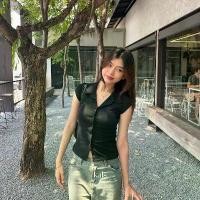 ราคา Kals - Colla Shirt Top เสื้อยืดเชิ้ตคอปก ดีเทลกระดุมหน้า ผ้ายืดเข้ารูป สินค้าแนะนำ (1732162540784551352)