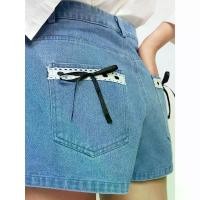 ราคา [Pomelo] กางเกงยีนส์ขาสั้นแต่งดีเทลกระเป๋าขอบลูกไม้และโบว์ / Bow and Lace Trim Embellished Pocket Denim Shorts (1730831063915989083)