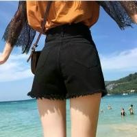 ราคา กางเกงยีนส์ขาสั้นสำหรับผู้หญิง สีดำ ทรงหลวม สไตล์เกาหลี เอวสูง ขากว้าง เอฟเฟกต์กระชับสัดส่วน อเนกประสงค์ ขอบดิบ สีขาว เหมาะสำหรับฤดูร้อน กางเกงร้อน สำหรับเด็กผู้หญิง Clothing Je (1730807127904389420)