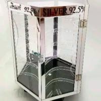 ราคา ตู้โชว์ต่างหู อคริลิคใสเนื้อดี ทรงหกเหลี่ยม ขอบโลหะสีเงิน พิมพ์ SILVER 92.5% เงินแท้ (1731698280636711937)