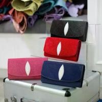 ราคา Lady Triford Stingray Wallet (MT1) กระเป๋าสตางค์สามพับ หนังปลากระเบนแท้ สีสดทรงสวย ใช้แล้วเงินเข้ารัวๆ (1730687904898386317)