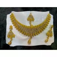 ราคา Random design yellow color ชุดสร้อยคอห้อยหน้าผากต่างหูอินเดีย ขายดี (1731766695854179625)