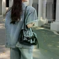 ราคา กระเป๋า Birkin หนังแท้ กระเป๋าทรงสี่เหลี่ยมเล็กหนังแท้ กระเป๋าสะพายไหล่และสะพายข้างสำหรับผู้หญิง เรียบง่ายและสง่างาม ทำจากหนังวัว เหมาะสำหรับการทำงาน ช้อปปิ้ง และการเดินทาง กระเป (1732166669510870228)