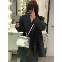 ราคา KL crocodile Size25 cm(10นิ้ว) PU Premiumกระเป๋าถือแฟชั่นสะพายข้างผู้หญิง กระเป๋า ฟรีของแถม สวัสดิการสด (1732043559055230233)